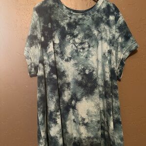 LuLaRoe Blue and White Tie-Dye Short Sleeve Top